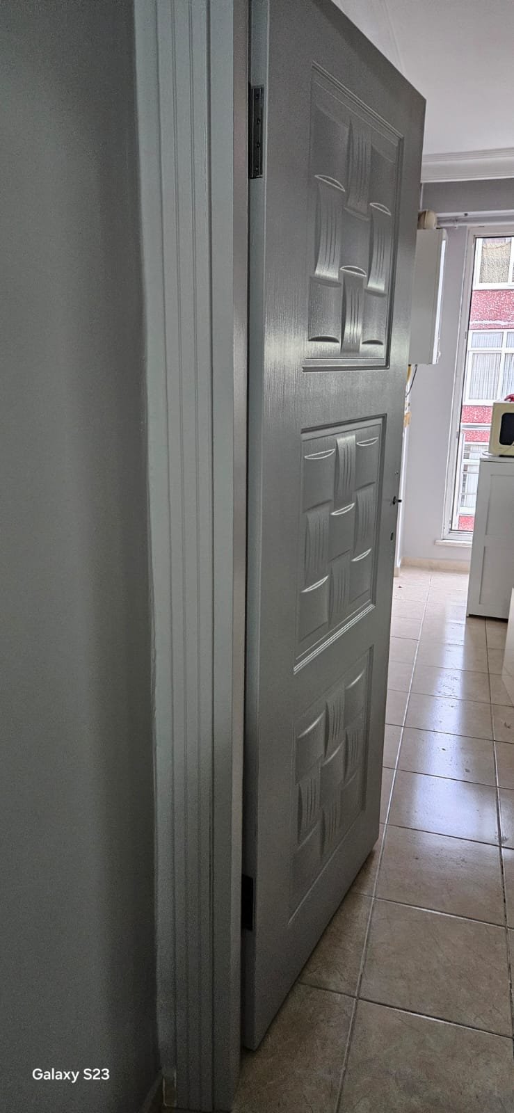 Ev Boyacı tarafından boyanmış kapı doğraması